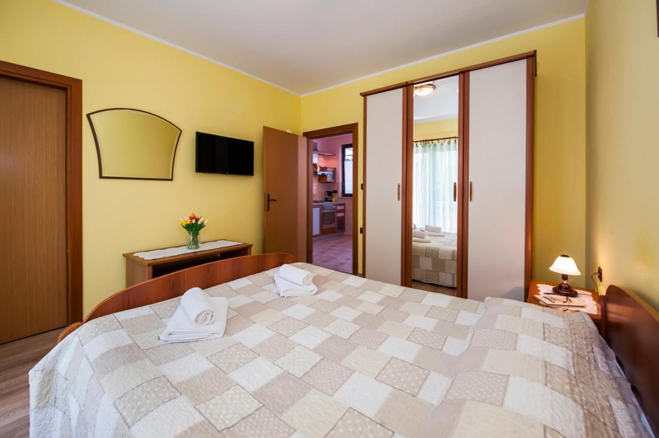 Apartments Modrusan Ровин Екстериор снимка